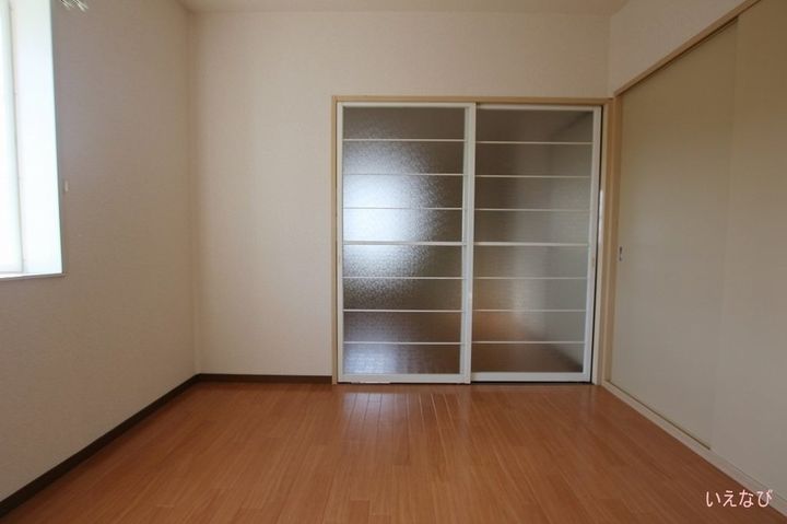 ドエルみよし102の寝室