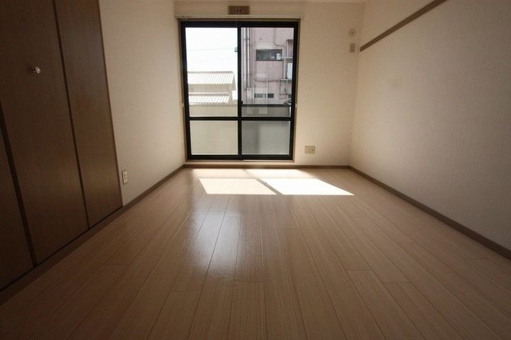 パレス新浜 A棟201の居間