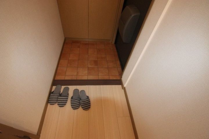 パレス新浜 A棟201の玄関