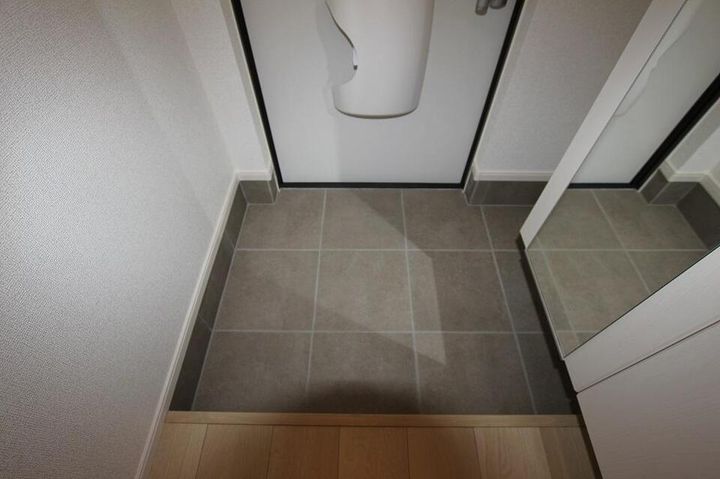 モダンハウスB102の玄関