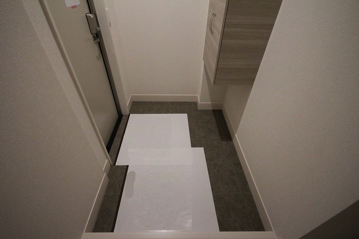 ミョー・インペリアル303の玄関