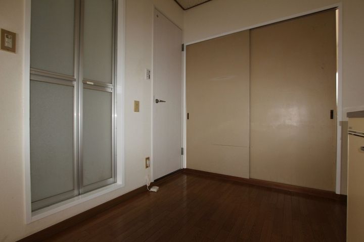 オリーブコート東福山B102の居間