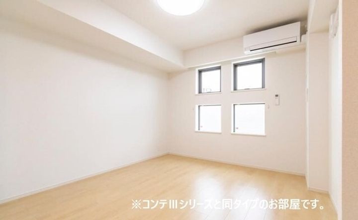 カーサ・ソレイユ B101の居間