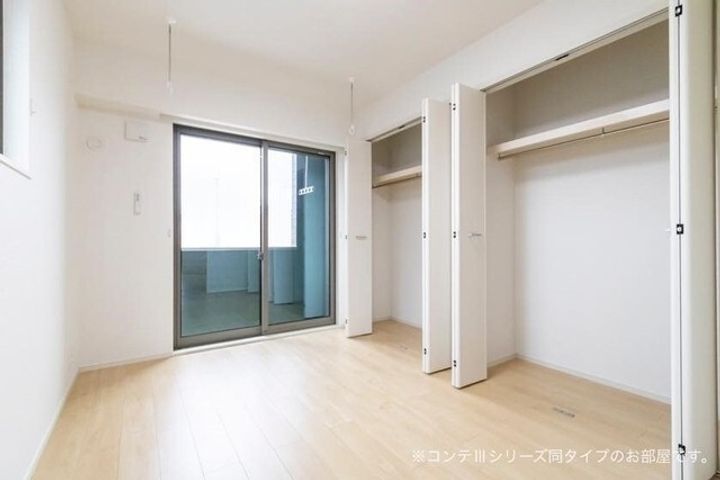 カーサ・ソレイユ B303の居間