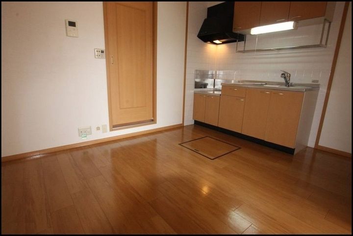 フルール小出103の居間