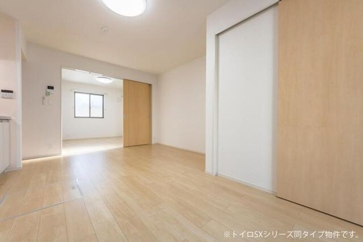 サニーガーデンK102の居間