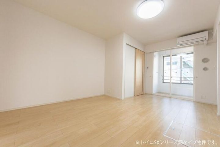 サニーガーデンK102の居間