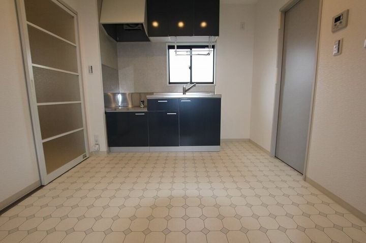 ファミール伊吹101の居間