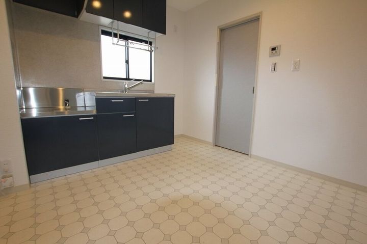 ファミール伊吹101の居間