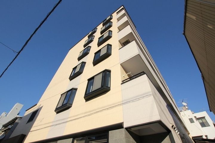 ロイヤルスミス302の外観