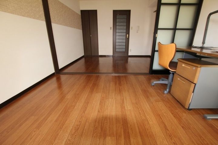 ロイヤルスミス302の居間