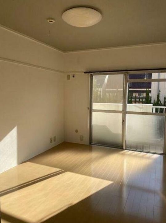 ソレイユ木之庄202の居間