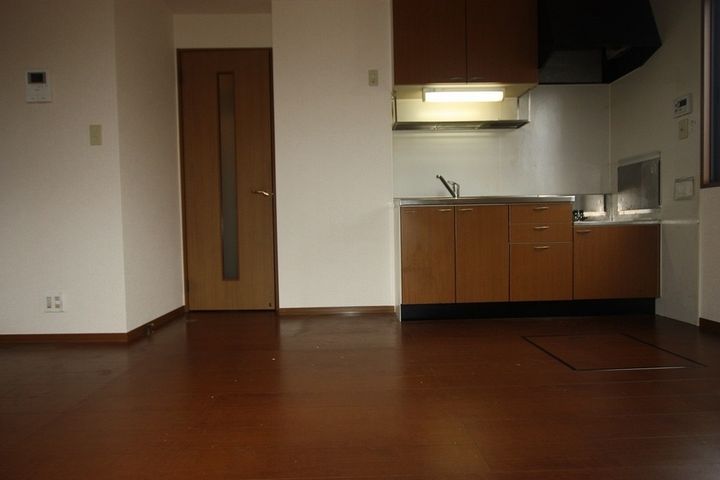 ハピネス山田 B101の居間