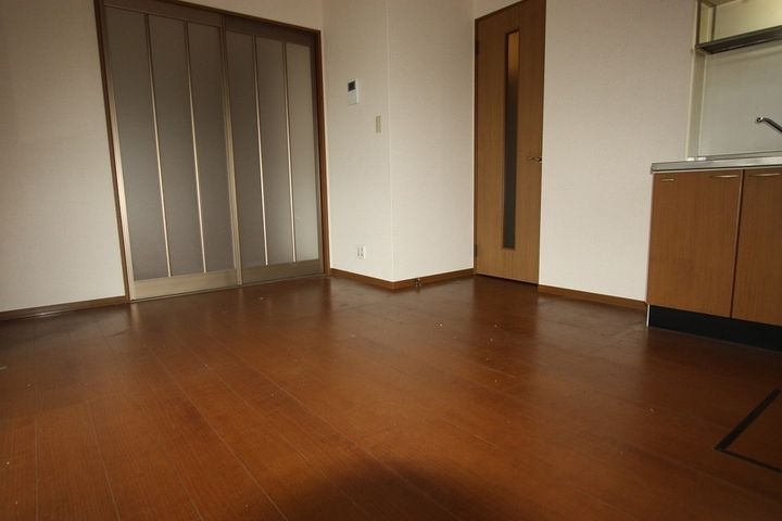 ハピネス山田 B101の居間