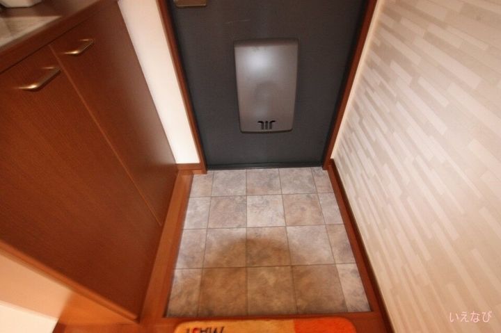 サンリバー 弐番館103の玄関