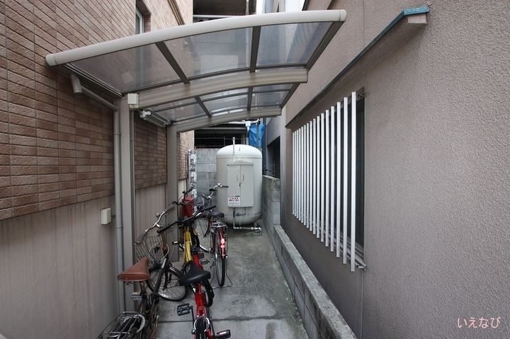 ポルシェ松浜402の周辺