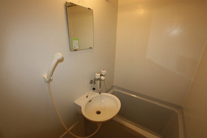 レオパレスル ポルトA202の風呂