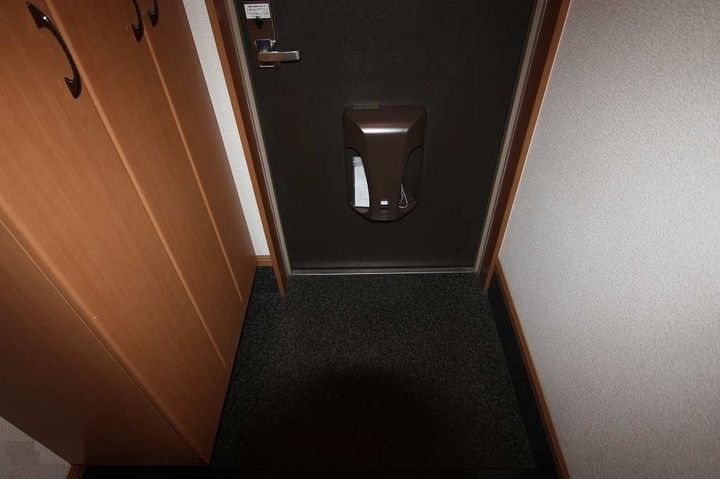 ランドマーク曙 壱番館301の玄関