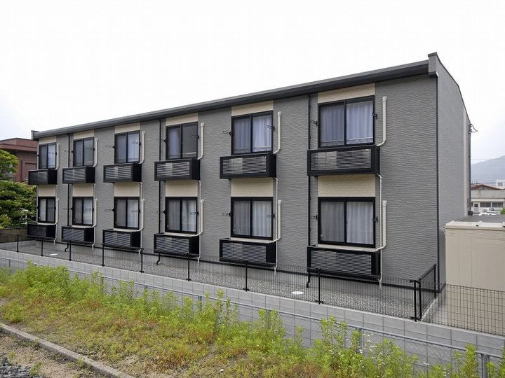 レオパレスグランシャリオ井原101の外観