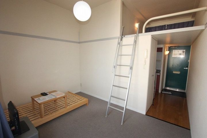 レオパレスEMI106の居間