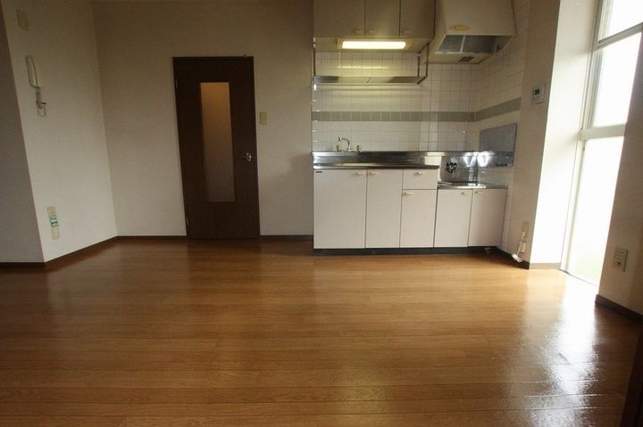 Dカントリーハイツ202の居間