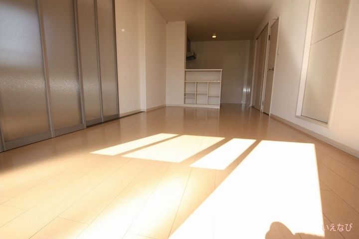 ローゼスポート港町 A棟205の居間