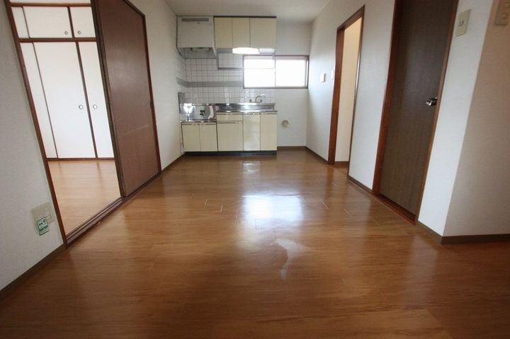 サンハイツ近田B201の居間