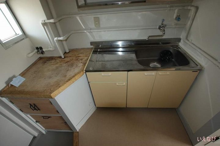 ビレッジハウス茶屋2号棟102のキッチン