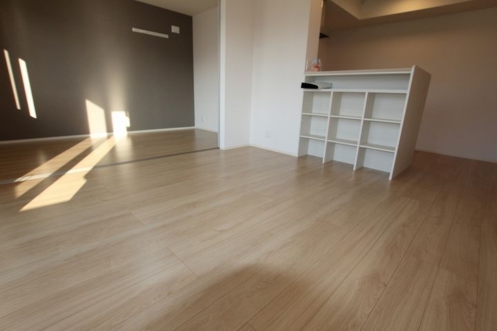 プレンティー新徳田301の居間