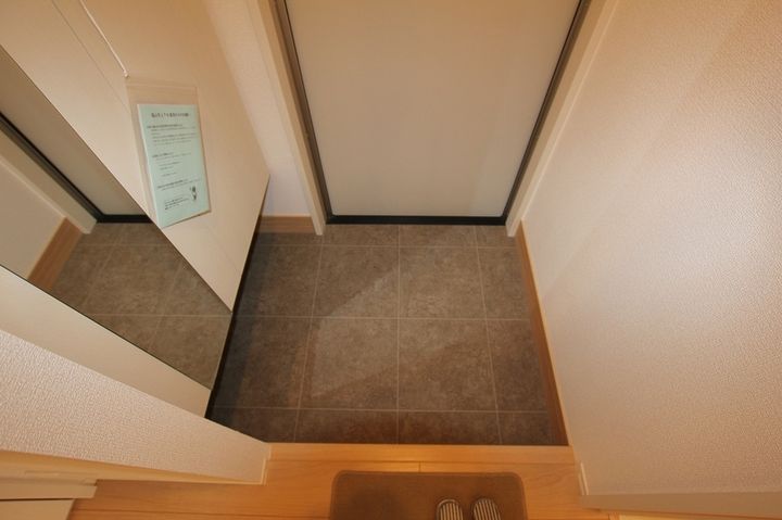プレンティー新徳田301の玄関