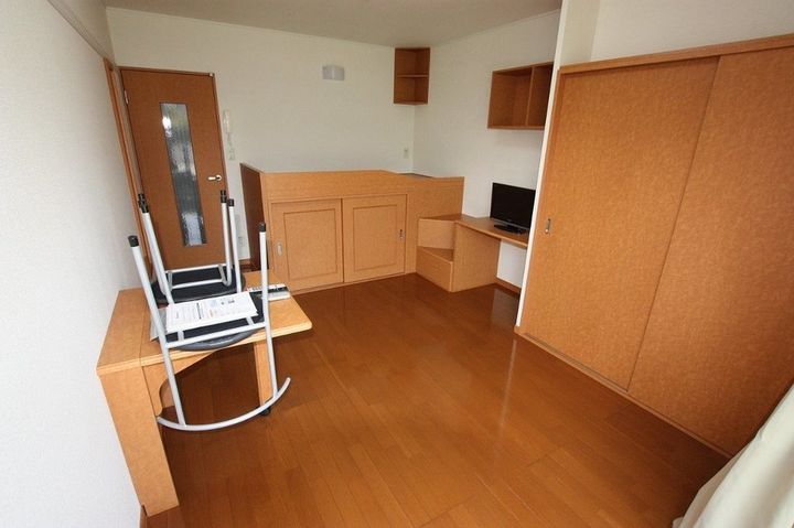 レオパレスコート ダジュールⅡ106の居間