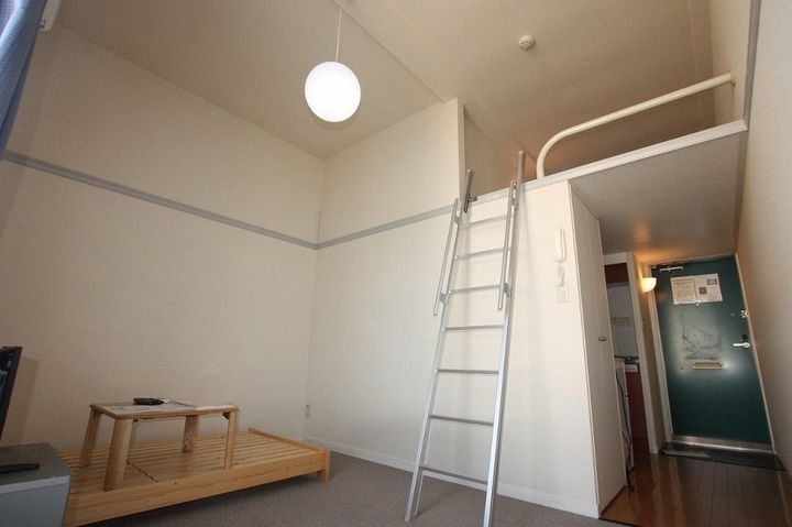 レオパレスEMI206の居間