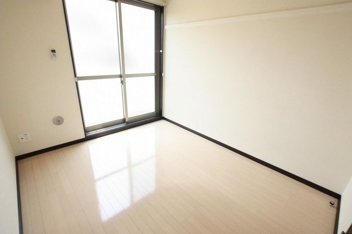 レオネクスト三本松102の寝室