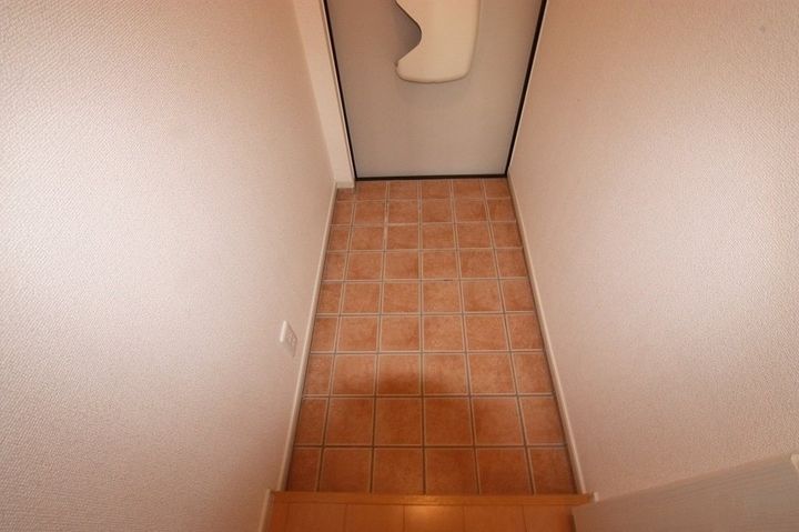 ノイクレール103の玄関