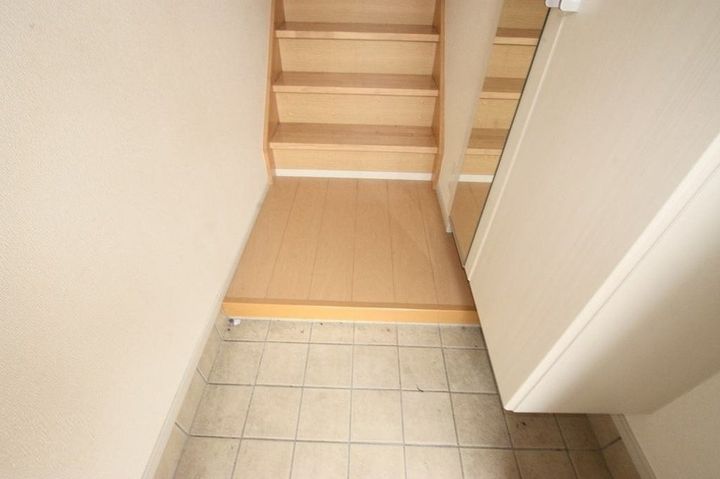 グラースB203の玄関