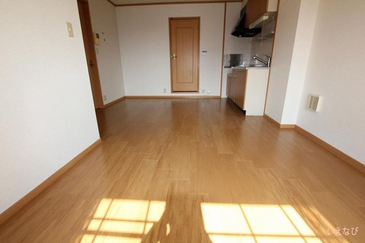 ツインクレスト B202の居間