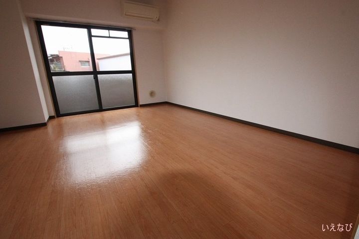 MJマンション103の居間