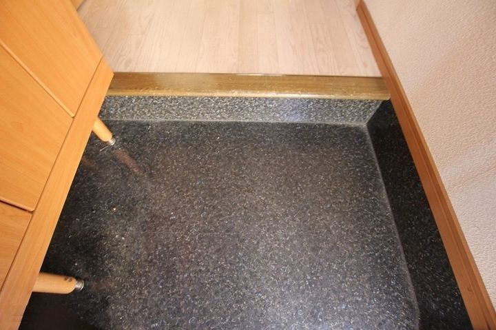 グレース春日105の玄関