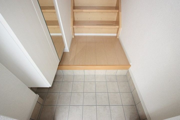 モデッサ神辺B204の玄関