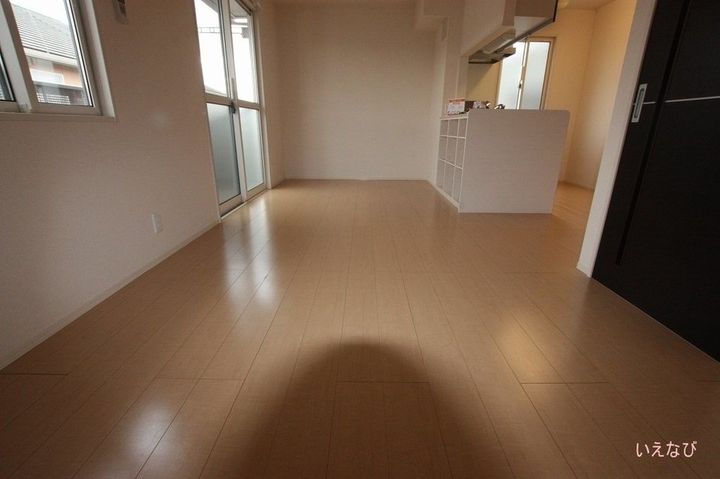 メゾンクレア201の居間