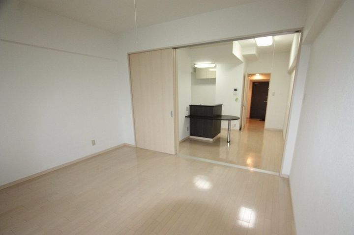 フラットリア春日504の寝室