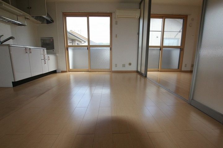 リベルタ スクエア A棟201の居間