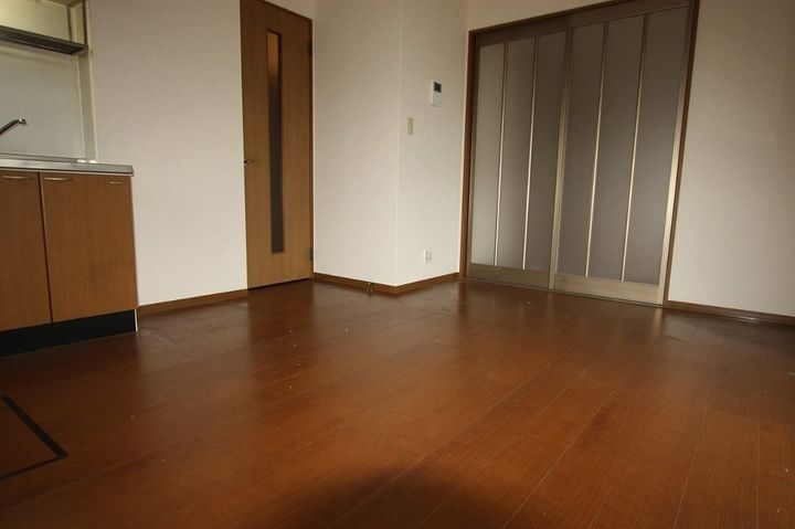 ハピネス山田 B103の居間