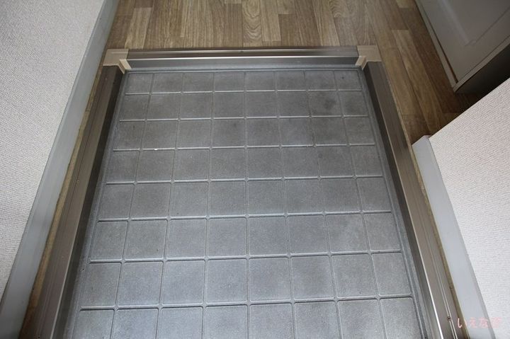 エーライン泉 B202の玄関