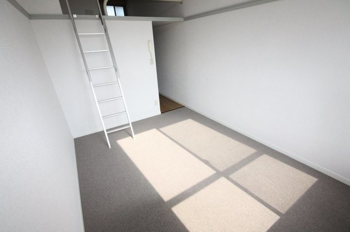 レオパレスたかぎ206の居間