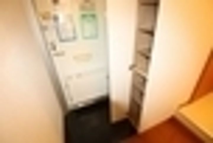 レオパレス金倉109の玄関