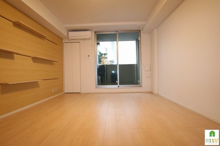 グランソレイユ302の居間