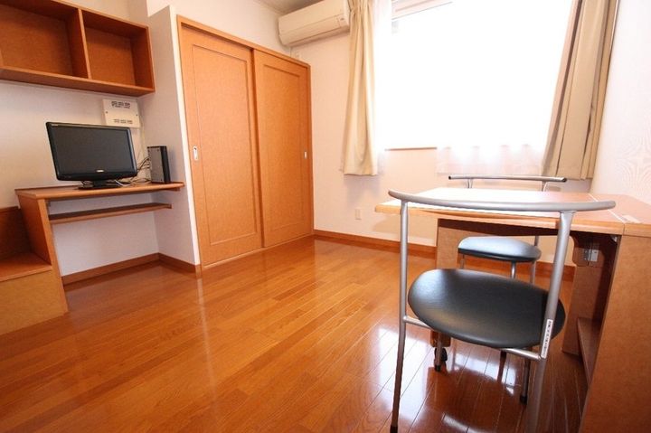 レオパレスHabitacion Hayashi102の居間
