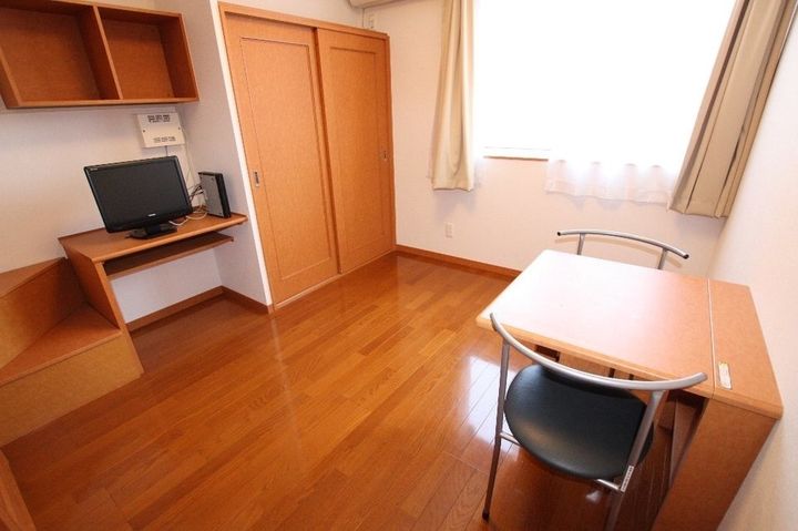 レオパレスHabitacion Hayashi102の居間
