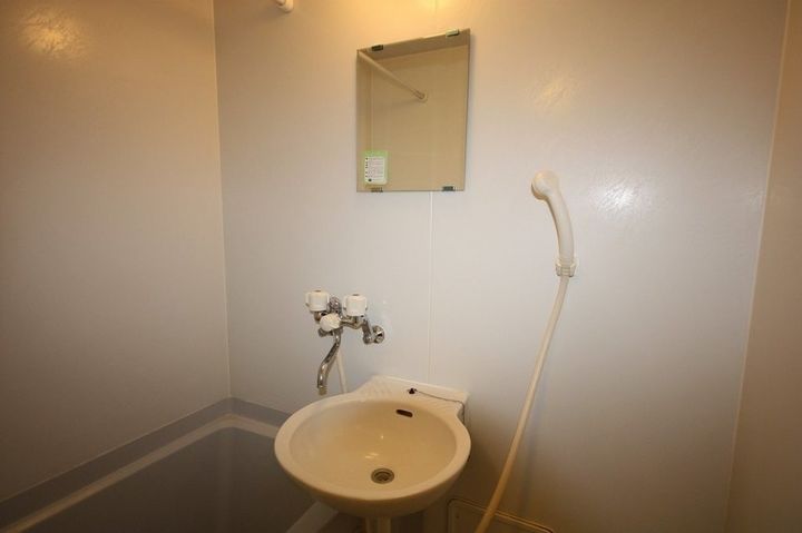 レオパレスエクレール鬼無107の風呂